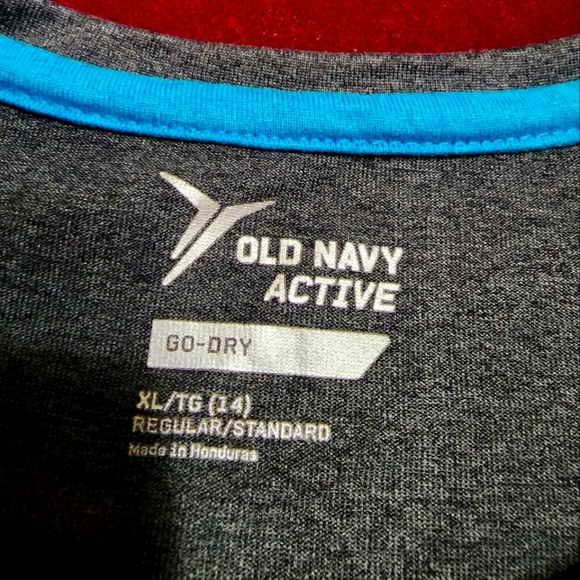 Old Navy Active T-shirt - Picture 3 of 7